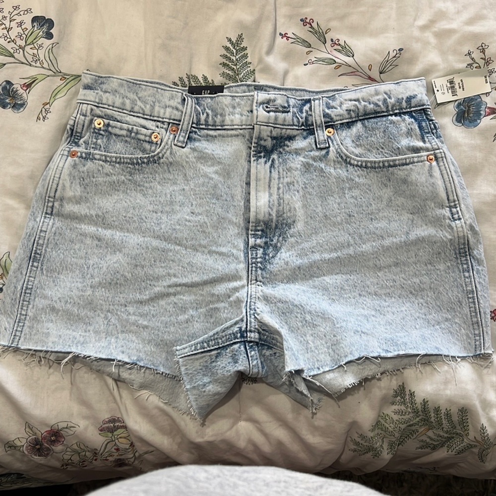 NWT GAP 3" High Rise Cheeky Jean Shorts 30